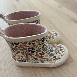 H&M Floral Rain Boots in Cream Multi